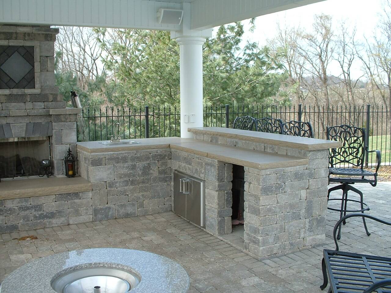 outdoor bar made of stone Cape Girardeau, MO Project
