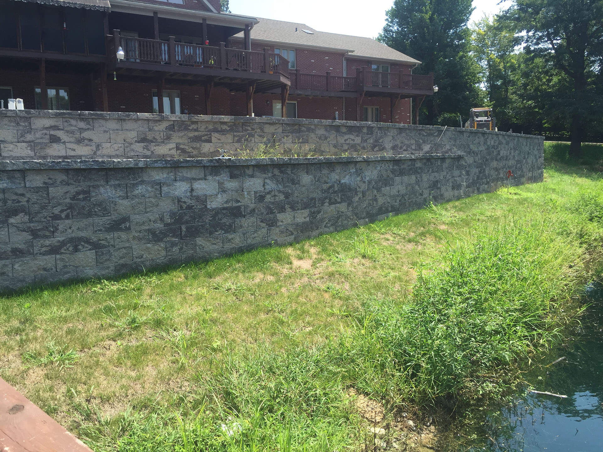 gray stone retaining walls Cape Girardeau, MO Project