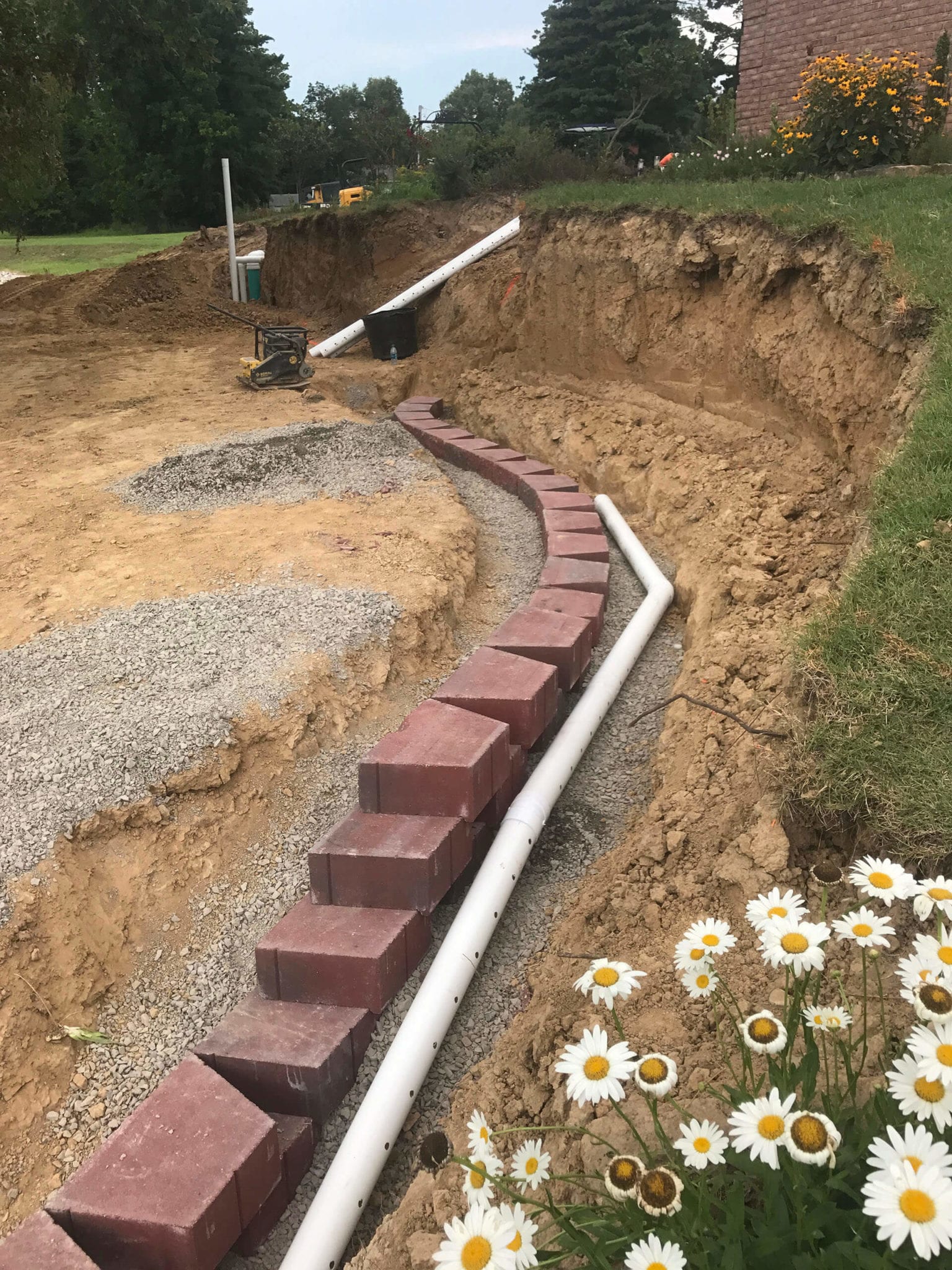 interlocking stone retaining wall at a home in Dexter, MO Project