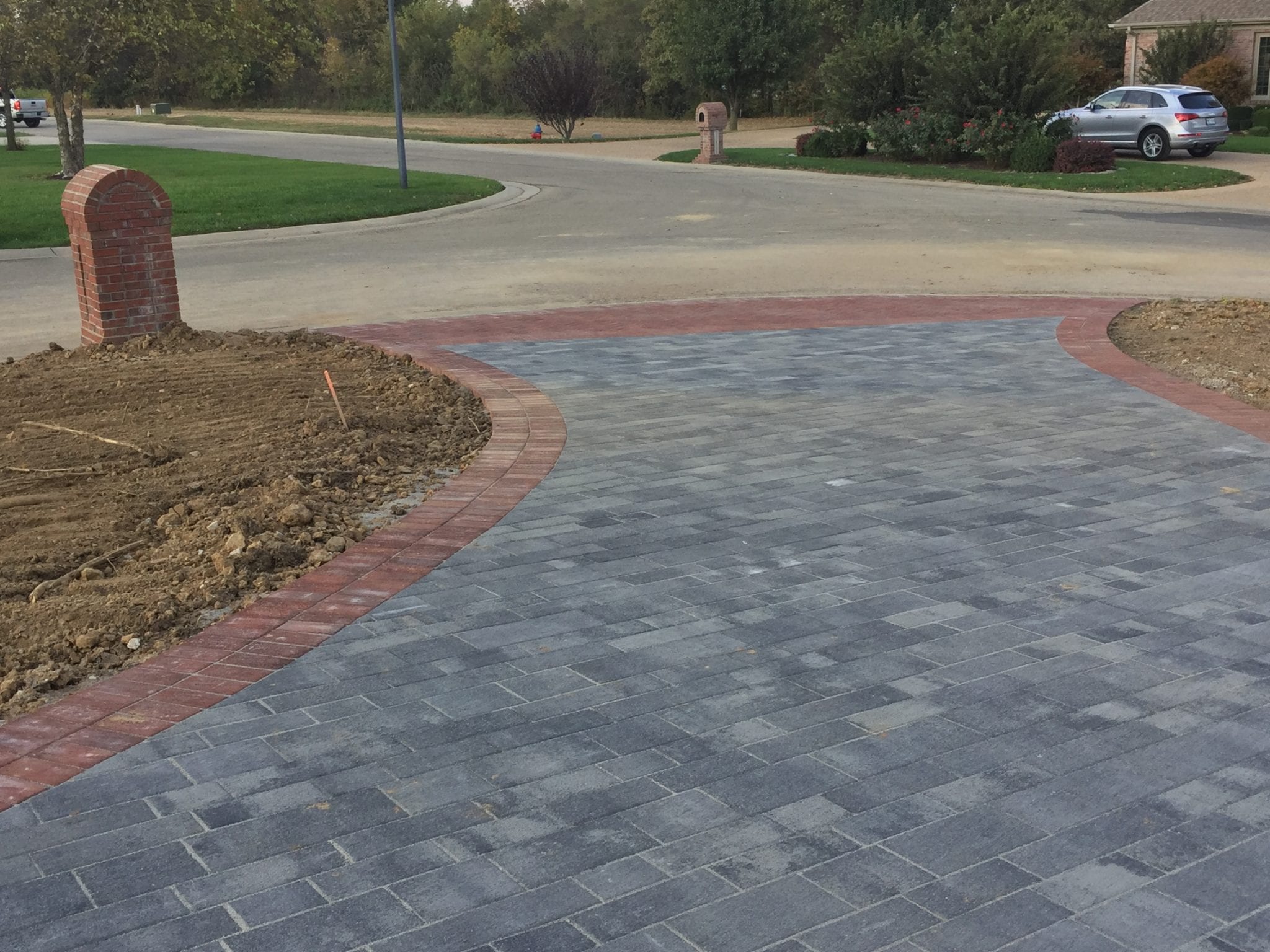 stone and brick driveway for a home in Dexter, MO 1